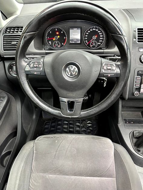 VOLKSWAGEN TOURAN 2013