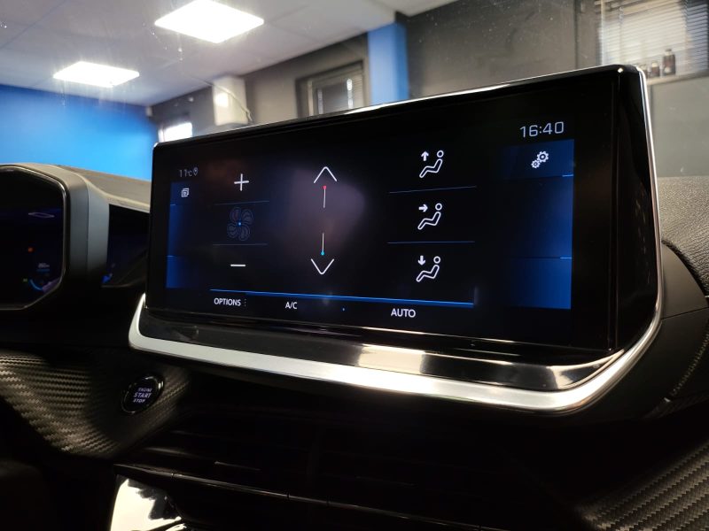 PEUGEOT 2008 1.2 PURETECH 130cv GT LINE / TOIT OUVRANT PANO / VIRTUAL COCKPIT / APPLE CARPLAY / SUIV