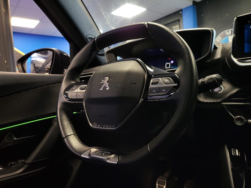 PEUGEOT 2008 1.2 PURETECH 130cv GT LINE / TOIT OUVRANT PANO / VIRTUAL COCKPIT / APPLE CARPLAY / SUIV