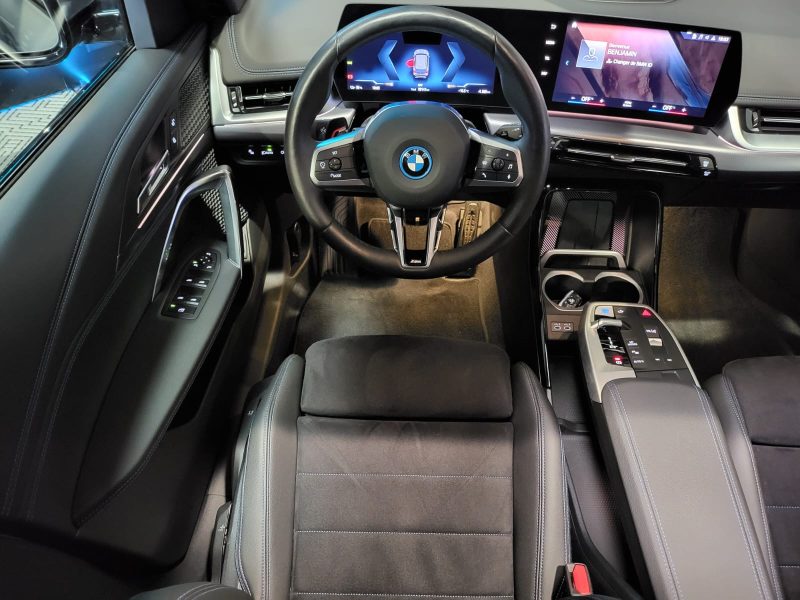 BMW iX1 30 xDrive 313cv M-Sport 1ère Main / APPLE CARPLAY/SIEGES CHAUFFANT/CAMERA 360°