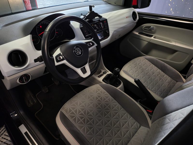 VOLKSWAGEN UP! 1.0 MPI 75cv BVM5 BEATS / SIEGES CHAUFFANTS / VITRES TEINTES / CLIMATISATION