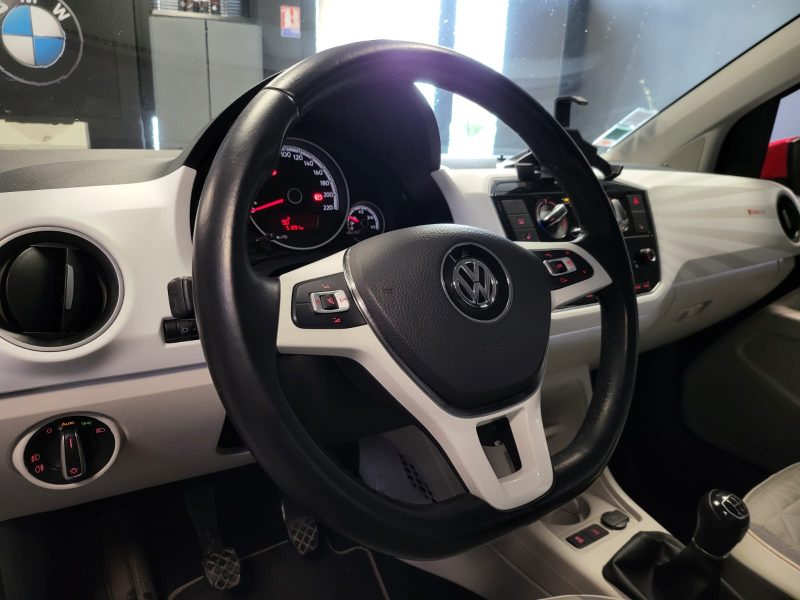 VOLKSWAGEN UP! 1.0 MPI 75cv BVM5 BEATS / SIEGES CHAUFFANTS / VITRES TEINTES / CLIMATISATION