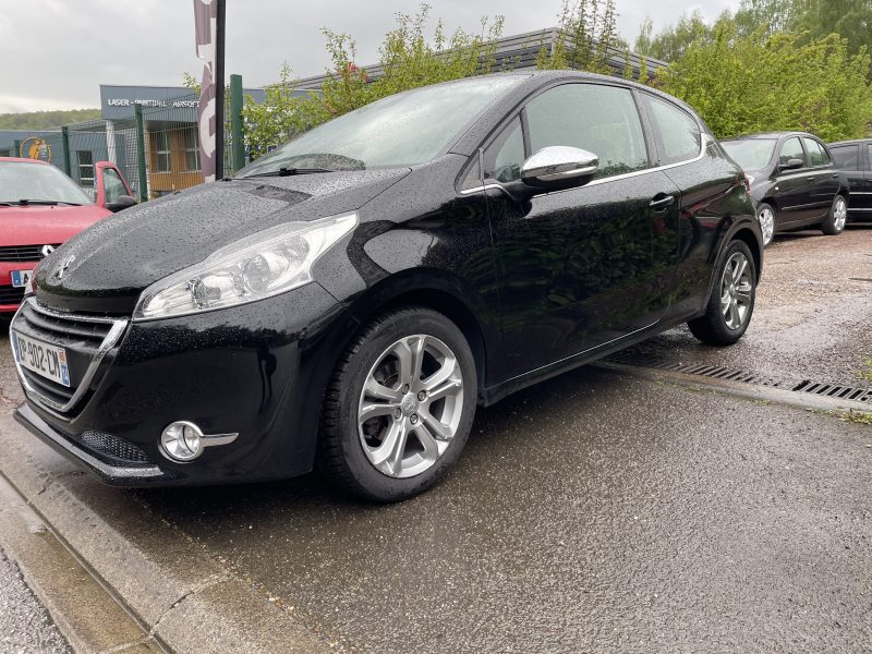 PEUGEOT 208 I 1.2 VTI 821CV