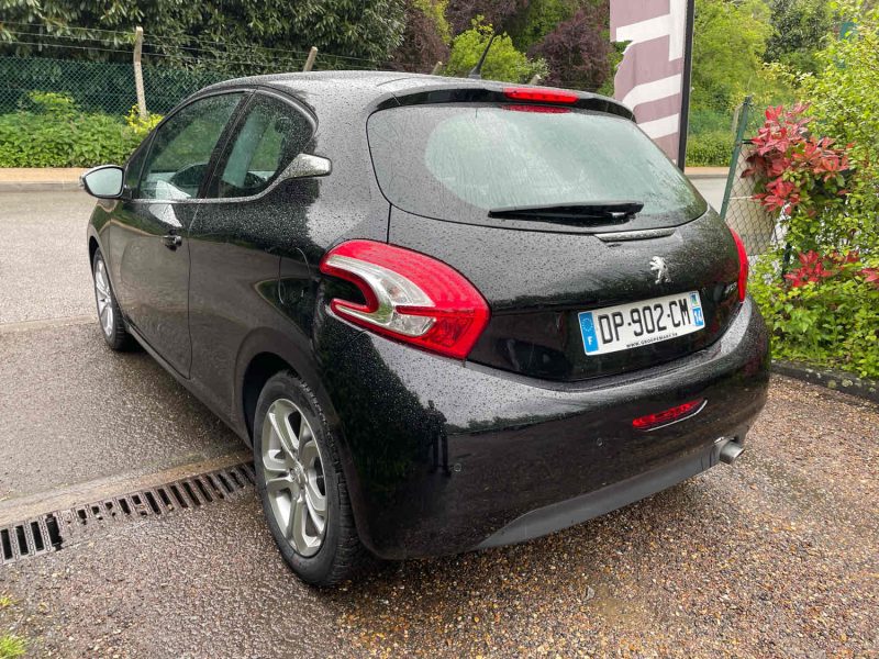 PEUGEOT 208 I 1.2 VTI 821CV