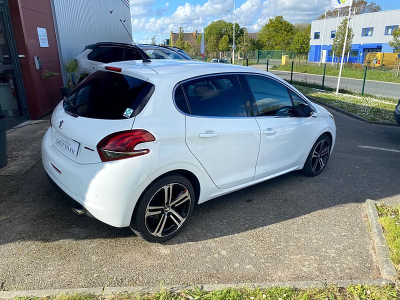 PEUGEOT 208 GT LINE