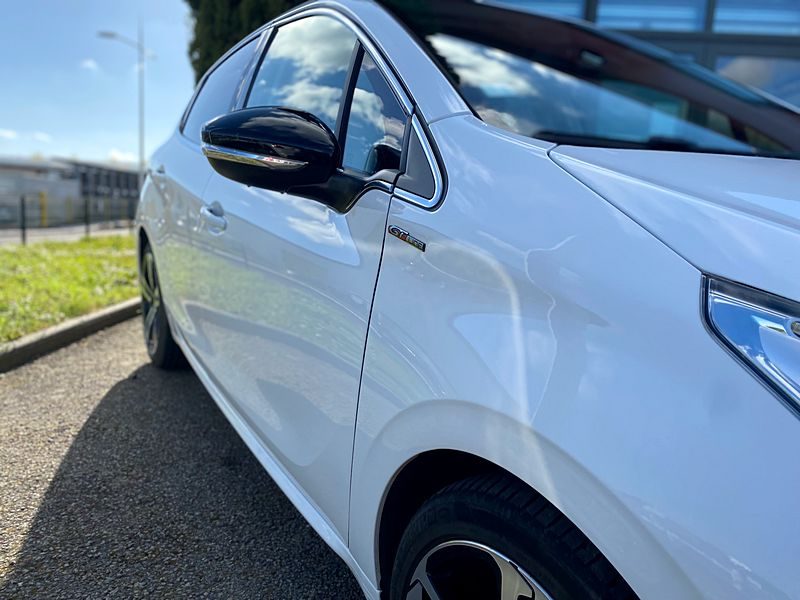 PEUGEOT 208 GT LINE