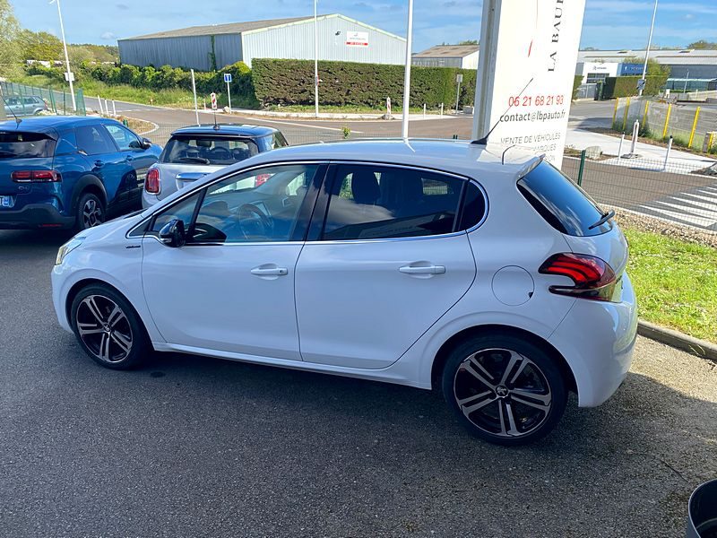 PEUGEOT 208 GT LINE