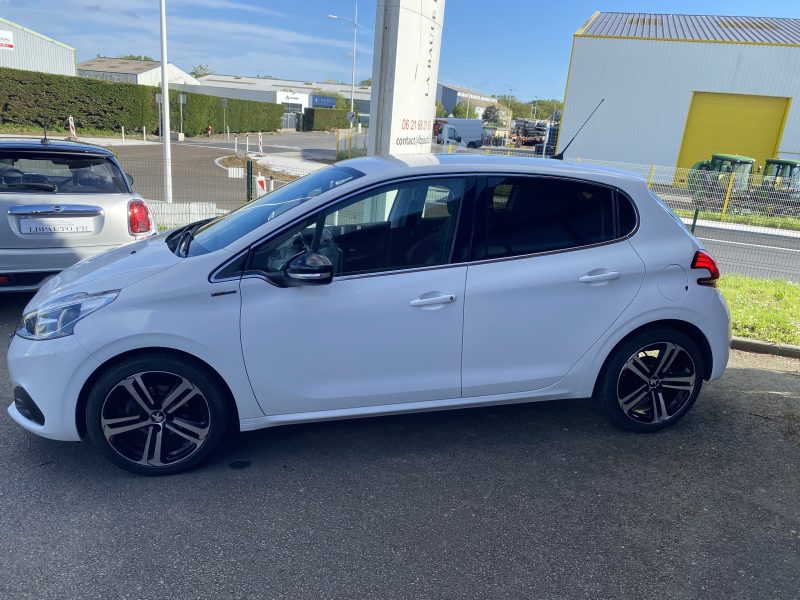 PEUGEOT 208 GT LINE