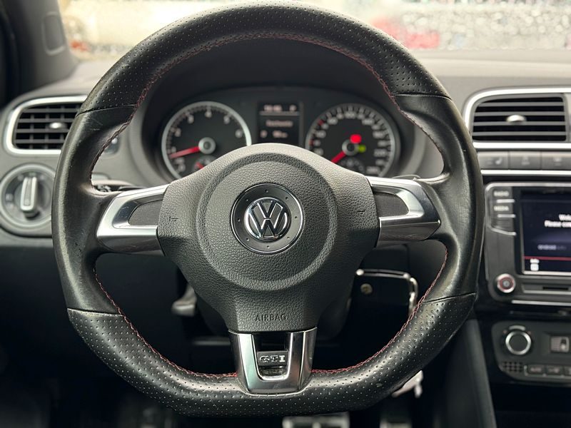 Volkswagen  Polo  2012