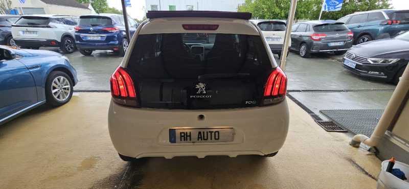 PEUGEOT 108 