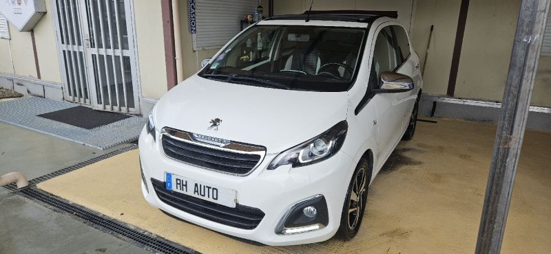 PEUGEOT 108 