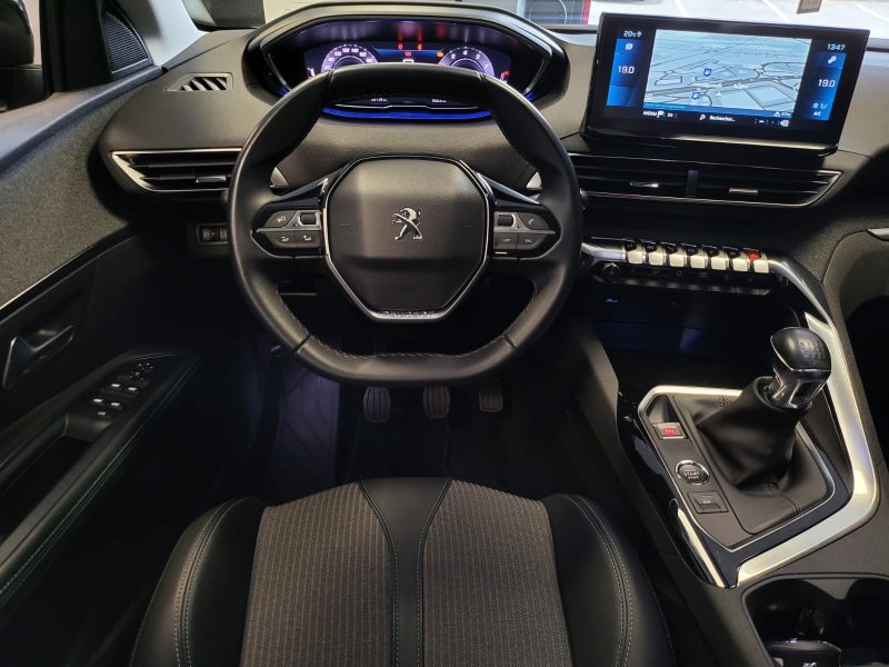 PEUGEOT 5008 1.2 PURETECH 130cv BVM6 ALLURE PACK / SUIVI PEUGEOT / CARPLAY / I-COCKPIT / KEYLESS