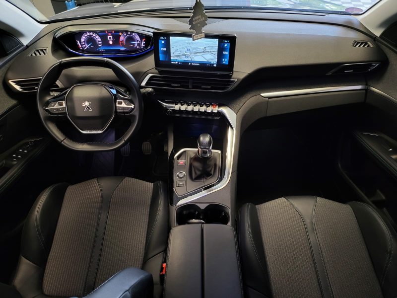 PEUGEOT 5008 1.2 PURETECH 130cv BVM6 ALLURE PACK / SUIVI PEUGEOT / CARPLAY / I-COCKPIT / KEYLESS