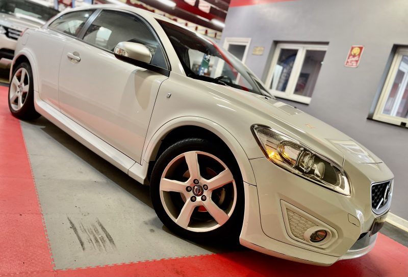 VOLVO C30/1.6D 115CV D2/1MAIN/R-DISIGN/CARNET COMPLET/AN2012/TRES PROPRE