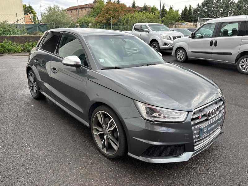 AUDI S1 