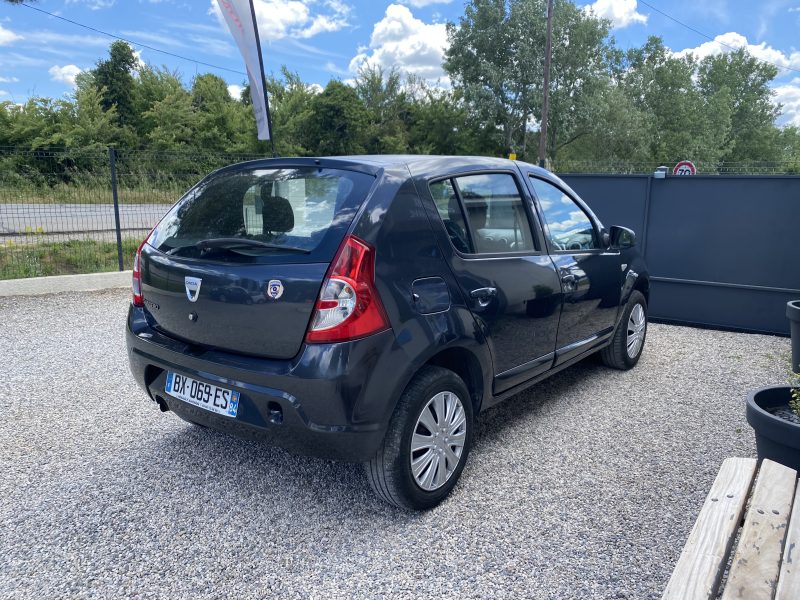 DACIA SANDERO 2011