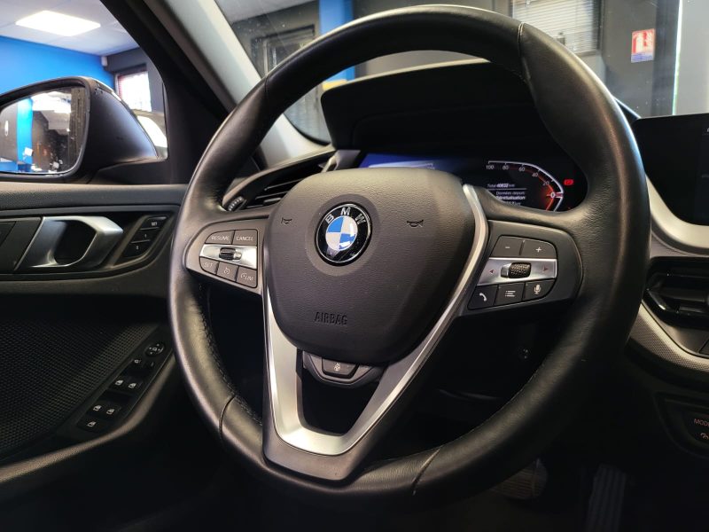 BMW SERIE 1 118i 136cv SURÉQUIPÉ / TOIT OUVRANT+FULL ENTRETIEN BMW+CARPLAY+CAMÉRA 360°+1ERE M