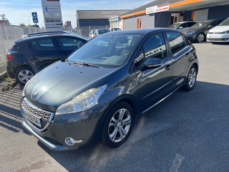 PEUGEOT 208 1.2 VTi 82CH ALLURE