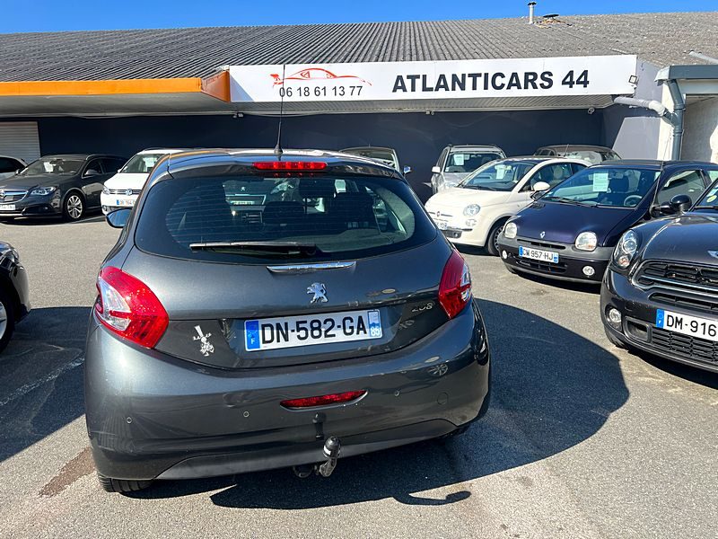 PEUGEOT 208 1.2 VTi 82CH ALLURE