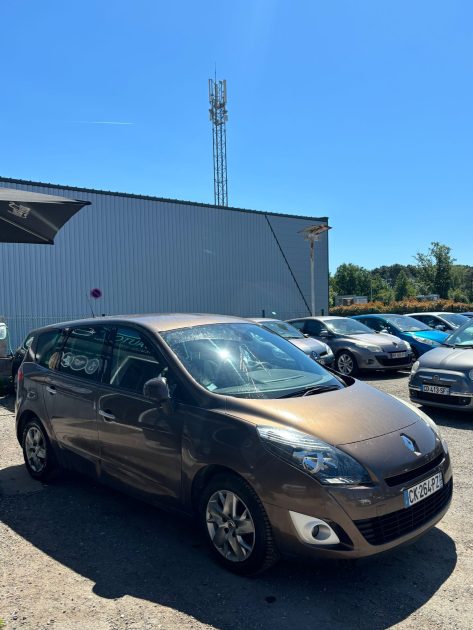 RENAULT SCENIC 7 PLACES 2011