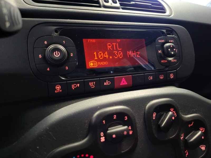 FIAT PANDA 1.2 69cv BVM5 LIGUE 1 CONFORAMA / PREMIERE MAIN / SUIVI COMPLET / CLIM / VITRE AVANT ELEC