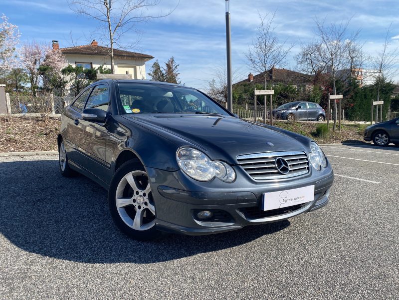 MERCEDES CLASSE CLC 220 CDI TOIT OUVRANT COUPE SPORT 2.2 L 150 ch