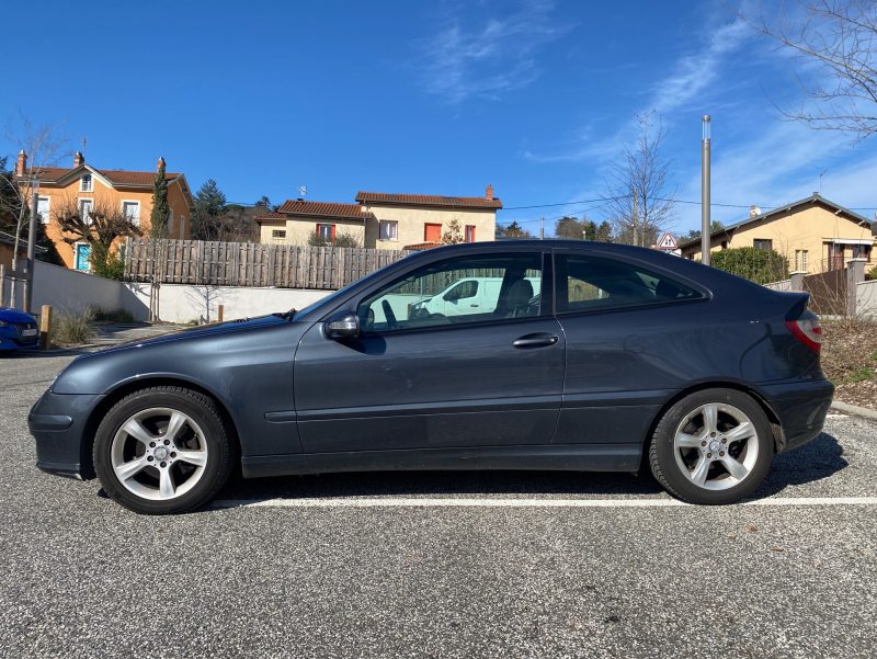 MERCEDES CLASSE CLC 220 CDI TOIT OUVRANT COUPE SPORT 2.2 L 150 ch