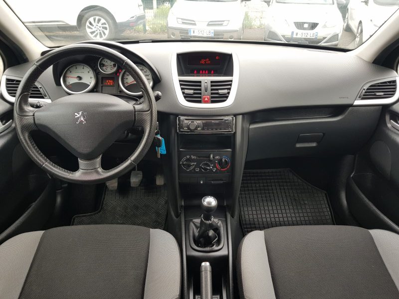 PEUGEOT 207 1.4i 75CV TRENDY