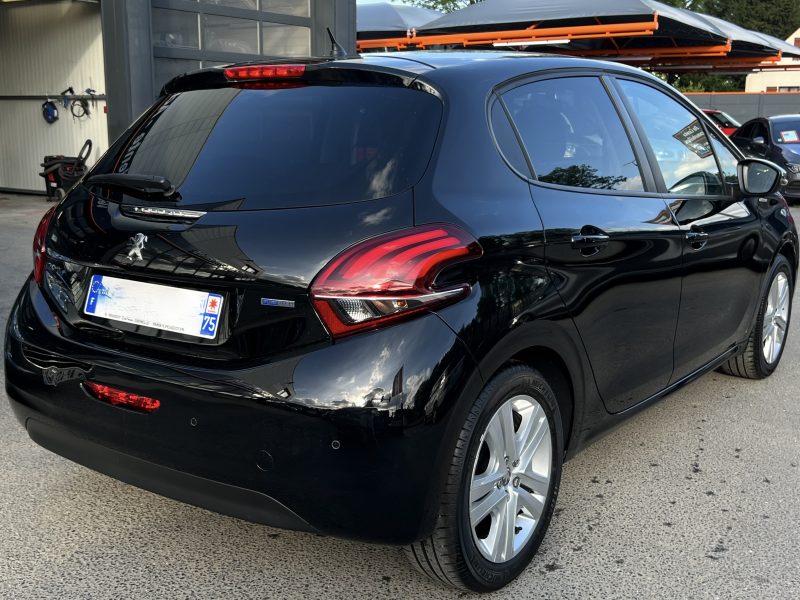 PEUGEOT 208 PHASE 2 STYLE 1.2 82 Cv PREMIERE MAIN / 16 200 Kms 5 PORTES CRIT AIR 1 - GARANTIE 1 AN