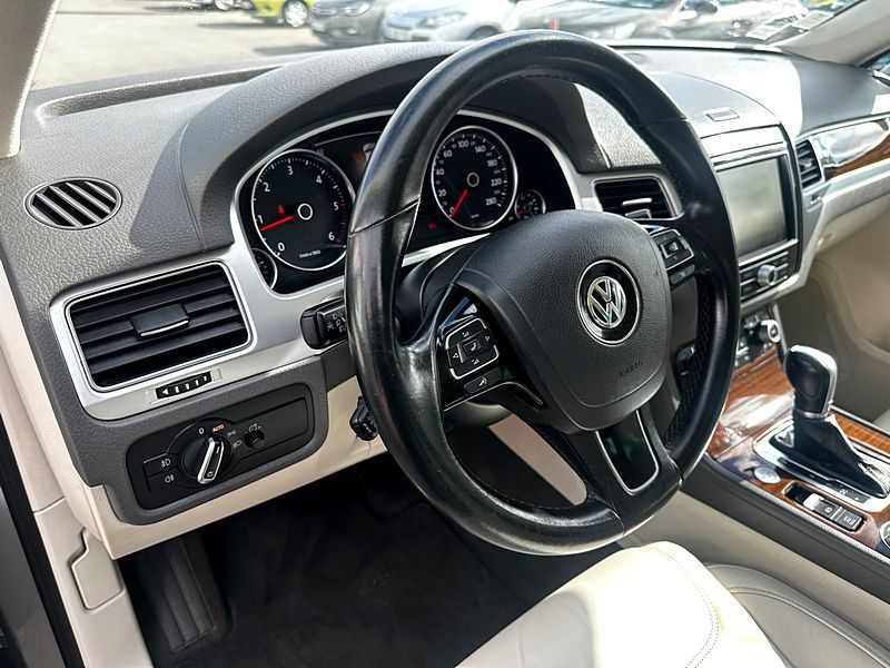 VOLKSWAGEN TOUAREG 2015