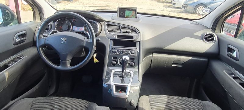 PEUGEOT 5008 2013