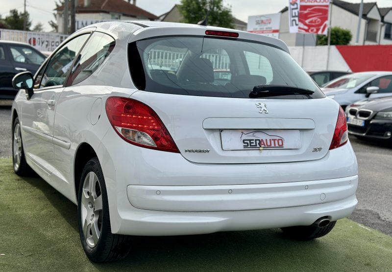 PEUGEOT 207 2010