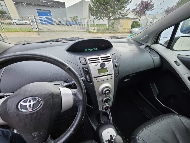 TOYOTA YARIS 2006