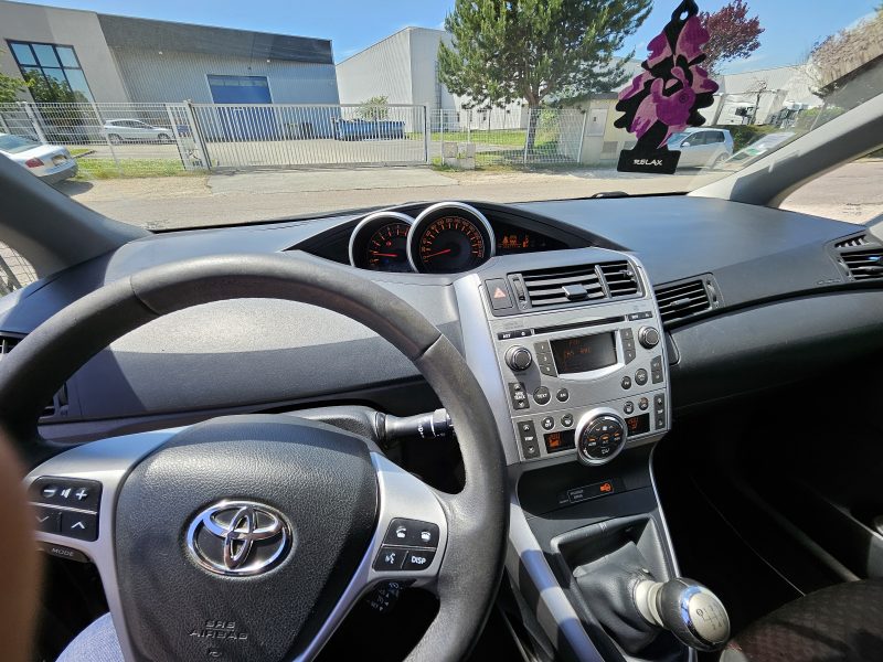 TOYOTA VERSO 2011