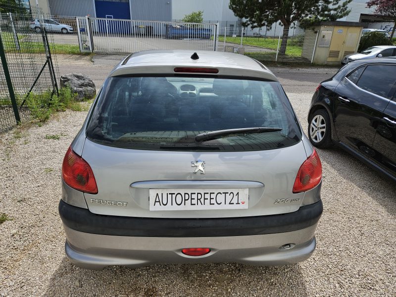 PEUGEOT 206 Berline bicorps trois ou cinq portes 2004