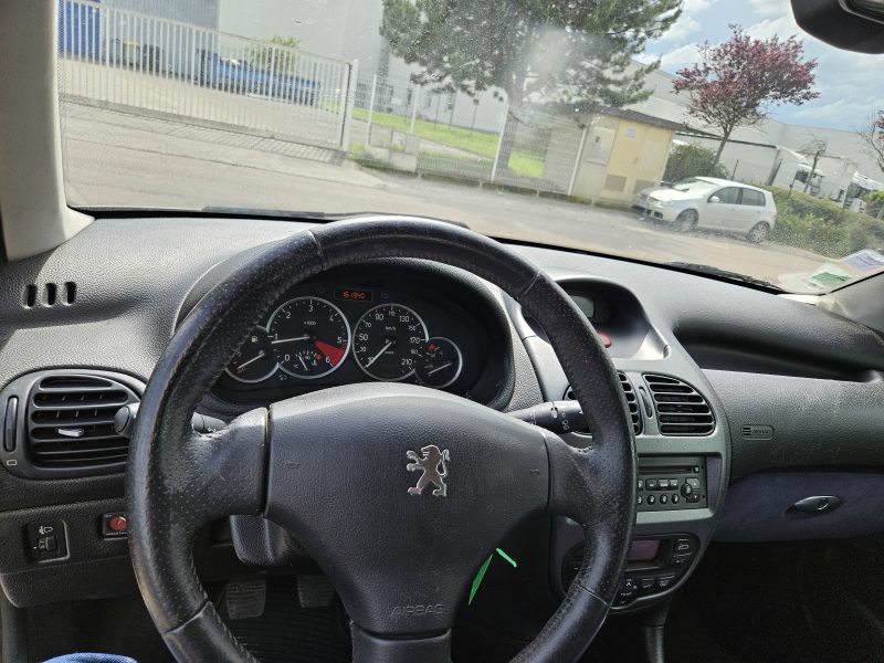 PEUGEOT 206 Berline bicorps trois ou cinq portes 2004