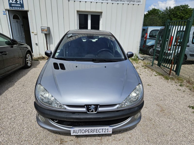 PEUGEOT 206 Berline bicorps trois ou cinq portes 2004