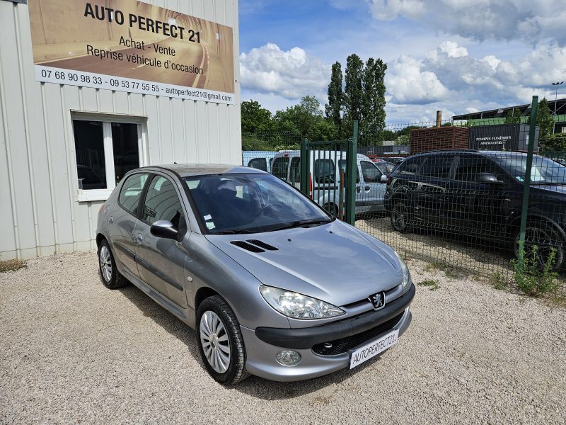 PEUGEOT 206 Berline bicorps trois ou cinq portes 2004