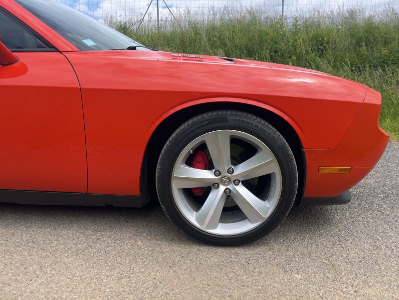 DODGE CHALLENGER SRT8 6.1