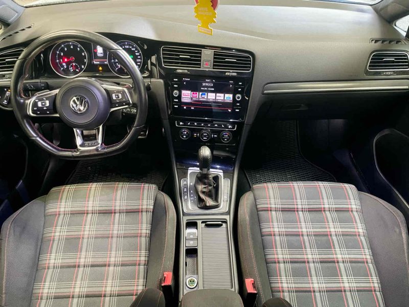 317€/mois Volkswagen Golf GTi 2,0L 230ch