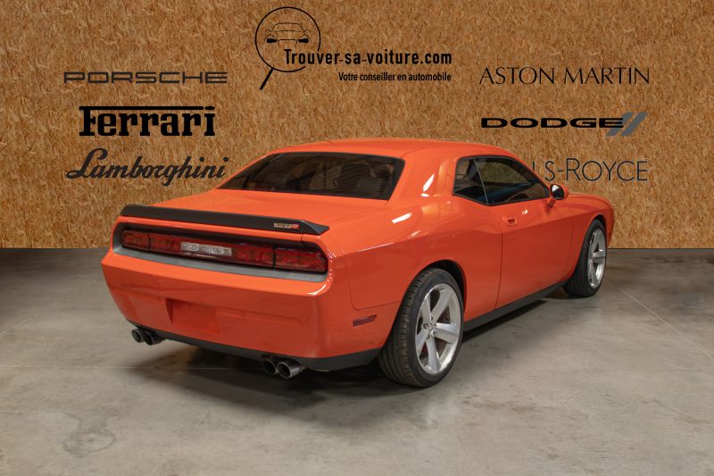 DODGE CHALLENGER SRT V8 6.1 L 425 ch