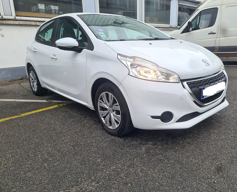 PEUGEOT 208 I 2014