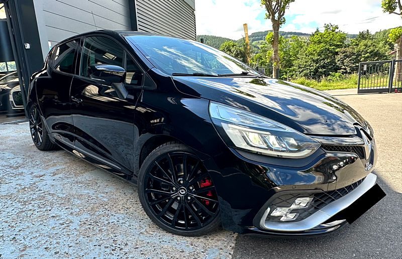 RENAULT CLIO 2018 1.6 TURBO 220 RS TROPHY EDC