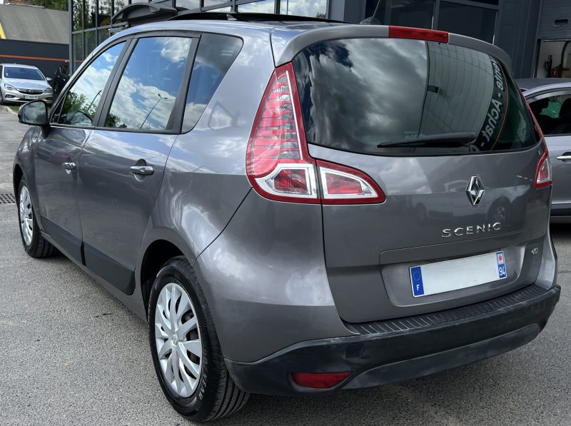 RENAULT SCENIC III 1.9 DCI 130 Cv TOIT OUVRANT GPS TOMTOM BLUETOOTH 96 200 Kms - GARANTIE 1 AN