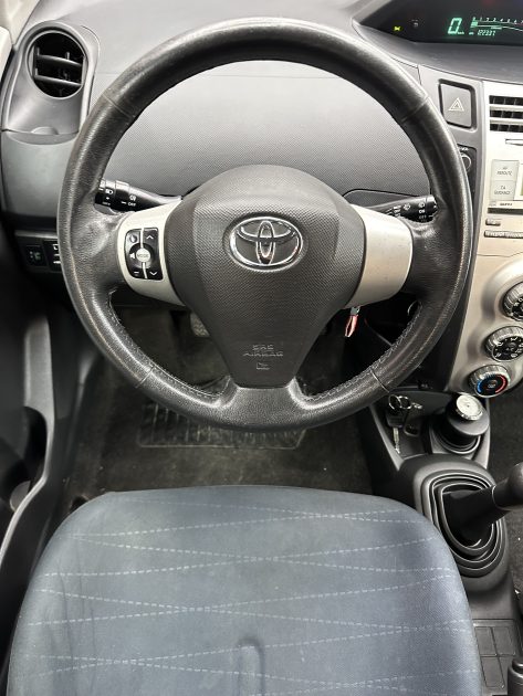 TOYOTA YARIS 2006