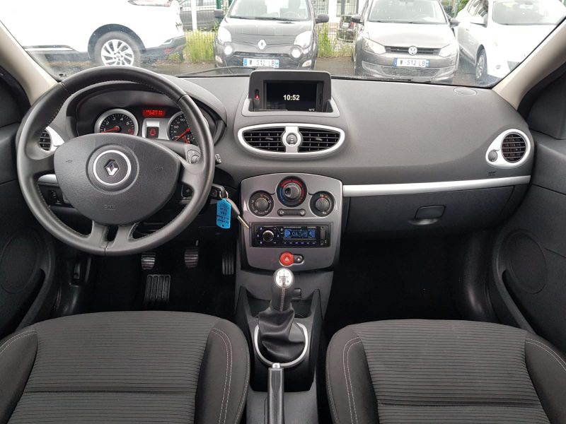 RENAULT CLIO III ESTATE 1.2i 75CV AUTHENTIQUE