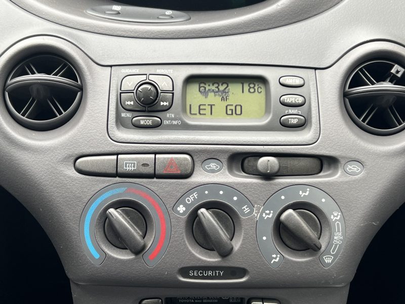 TOYOTA YARIS 1.0 VVTi 70 Cv 5 PLACES BLUETOOTH / PAIEMENT EN 4 FOIS PAR CB POSSIBLE