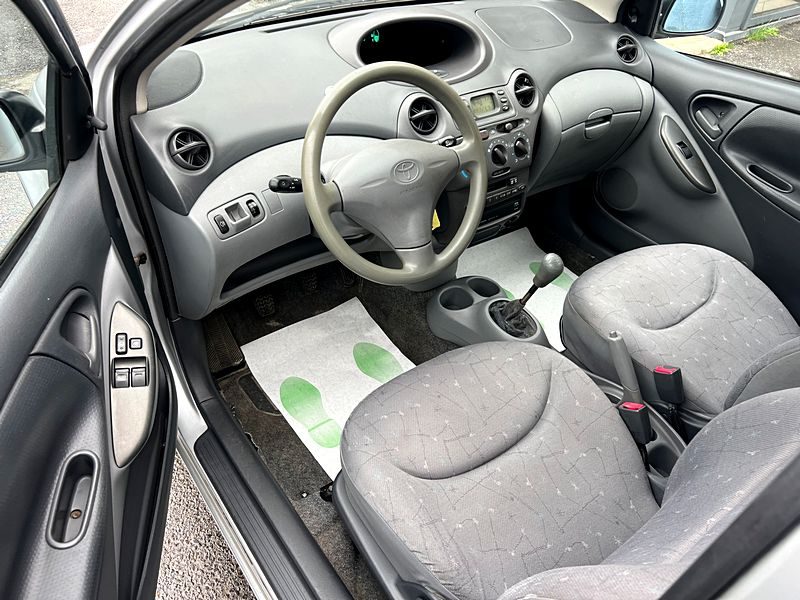 TOYOTA YARIS 1.0 VVTi 70 Cv 5 PLACES BLUETOOTH / PAIEMENT EN 4 FOIS PAR CB POSSIBLE