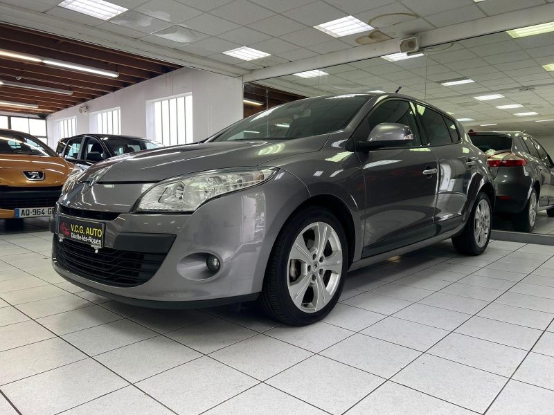 RENAULT MEGANE III 1.9 dCi 130CH FAP ECO2 DYNAMIQUE