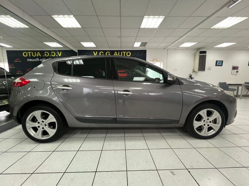 RENAULT MEGANE III 1.9 dCi 130CH FAP ECO2 DYNAMIQUE